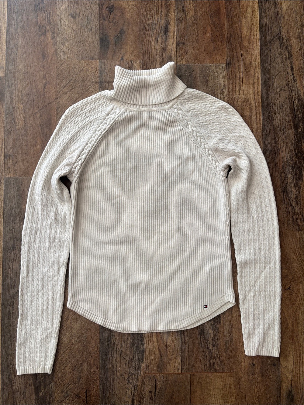 Tommy Hilfiger cream ribbed cable knit long sleeve turtleneck sweater medium